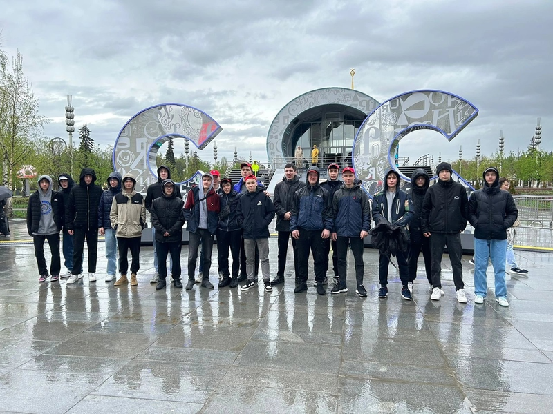 Победители пятого сезона Усинской футбольной лиги в Москве.