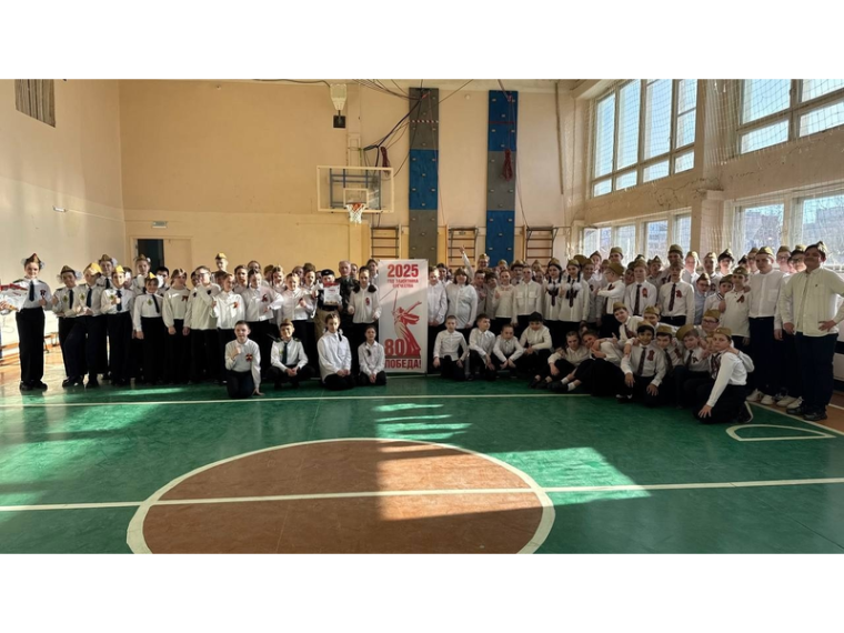 Сегодня в нашей школе был проведен смотр строя и песни, посвященный Дню Победы в Великой Отечественной войне..