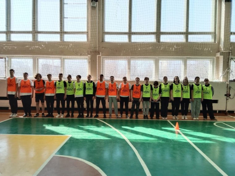 Футбольная карусель закружила 8 "В".